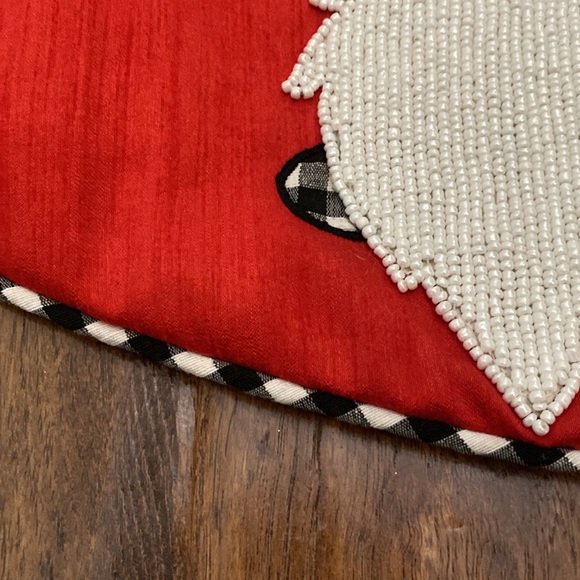 Gnome and Snowflake Bead & Applique Tree Skirt - Picture 7 of 12